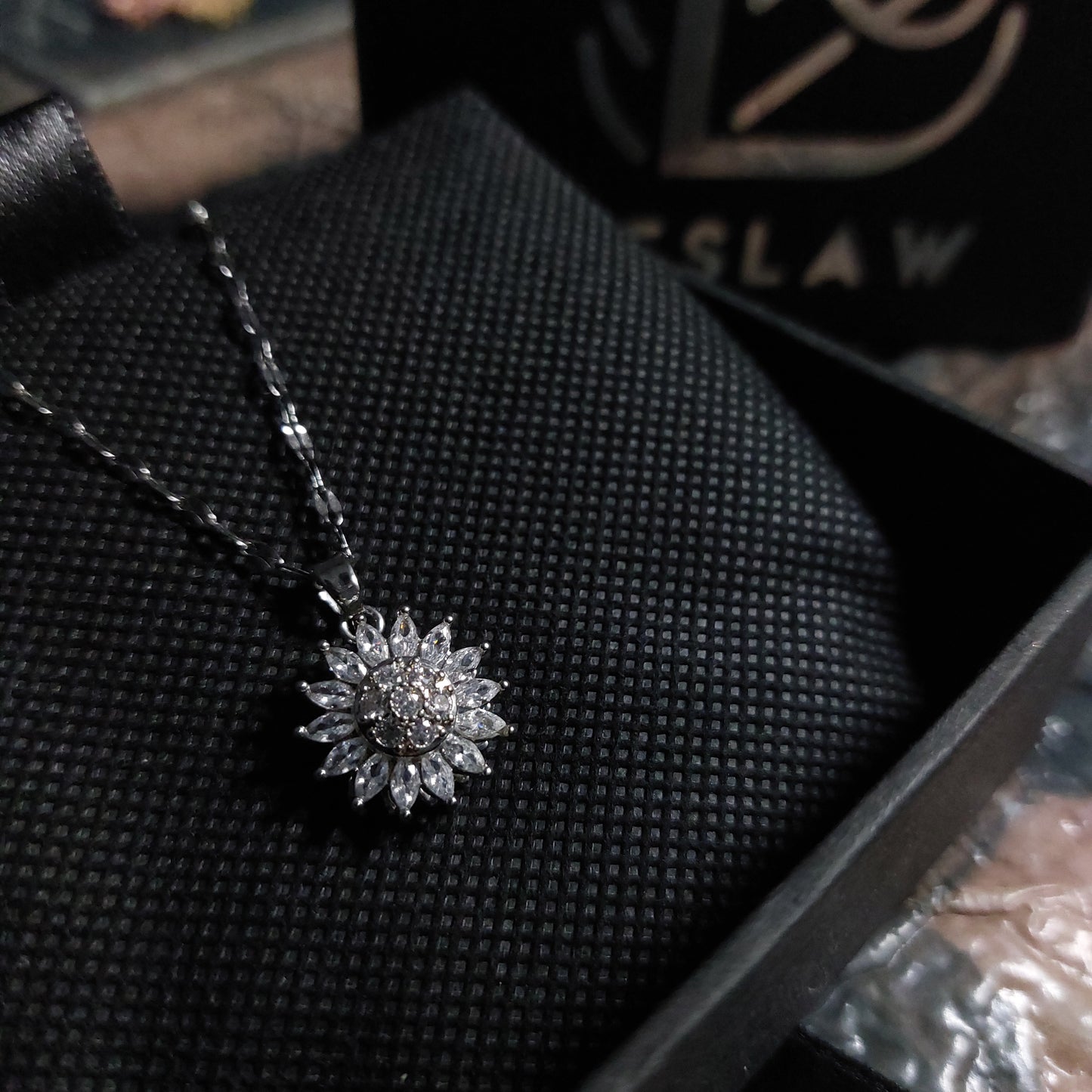 Collar Girasol Giratorio 🌻