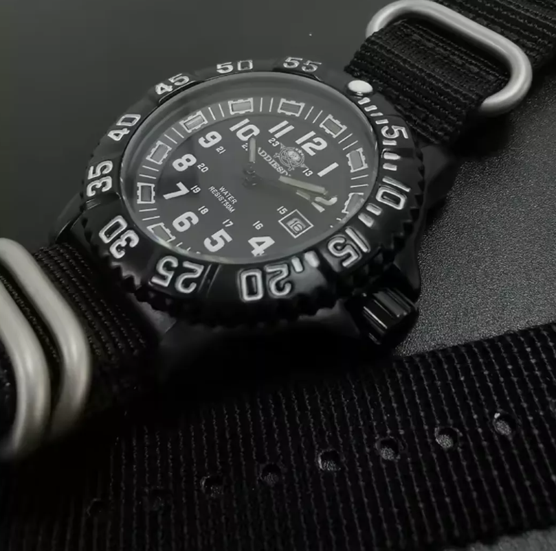 Reloj ADDIESDIVE Estilo Militar 50M