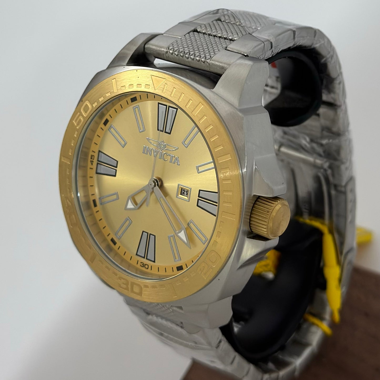 Reloj INVICTA Speedway Gold (48933)