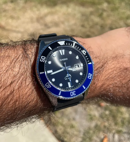 Reloj CASIO Duro Marlin Batman Acuático 200 metros MDV106B-1A1V