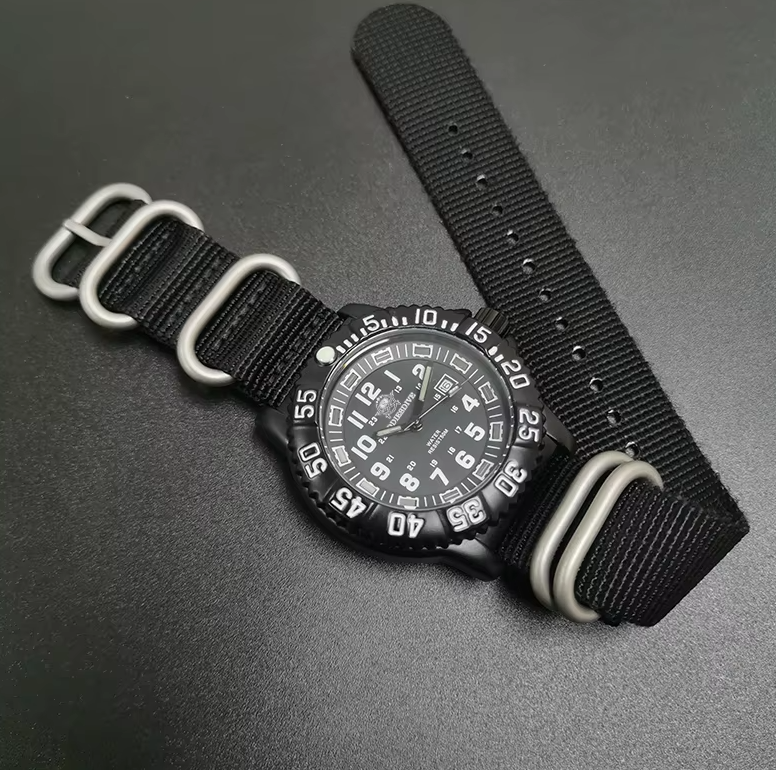 Reloj ADDIESDIVE Estilo Militar 50M